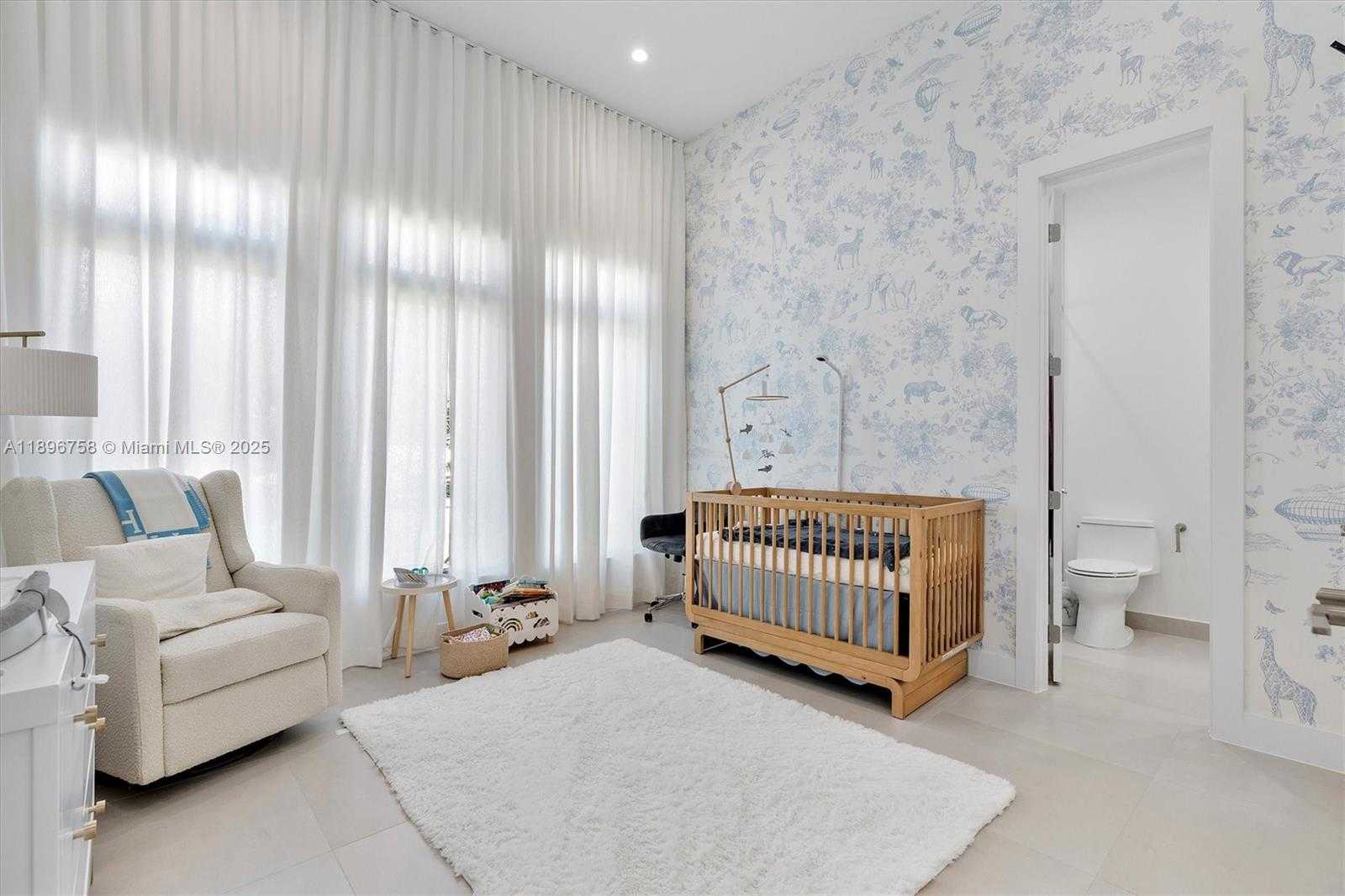 Small Image of 3502 NORTH ASHWOOD CIR N, Hollywood Number 28