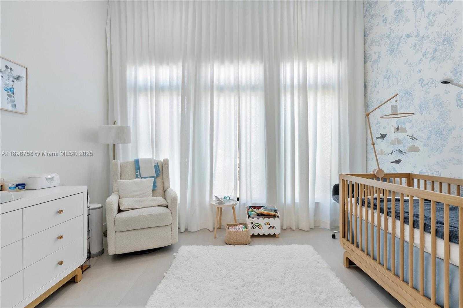 Small Image of 3502 NORTH ASHWOOD CIR N, Hollywood Number 29