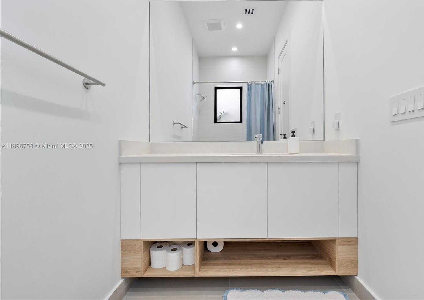 Small Image of 3502 NORTH ASHWOOD CIR N, Hollywood Number 31