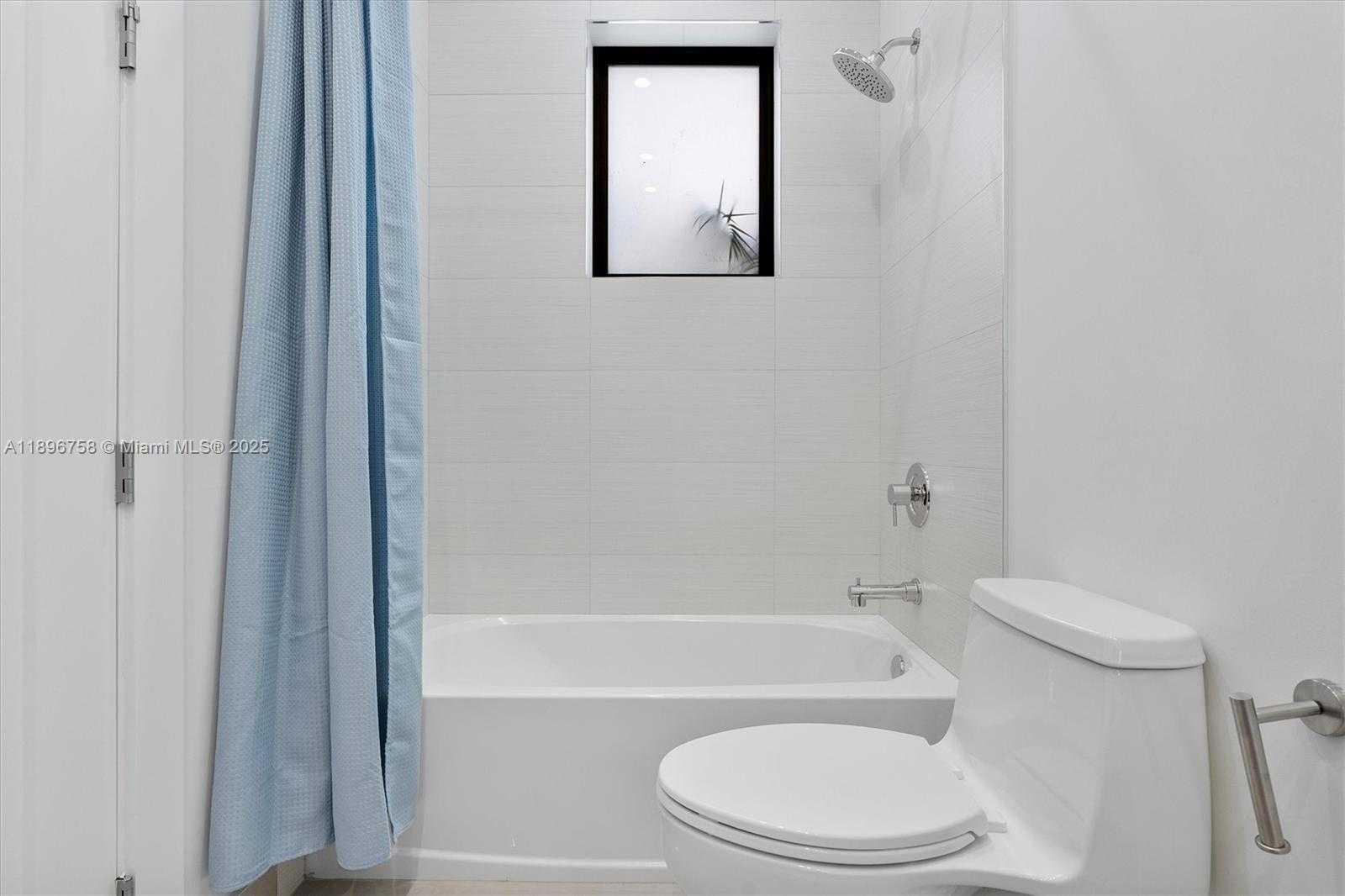 Small Image of 3502 NORTH ASHWOOD CIR N, Hollywood Number 32