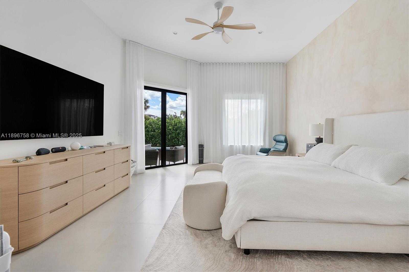 Small Image of 3502 NORTH ASHWOOD CIR N, Hollywood Number 34