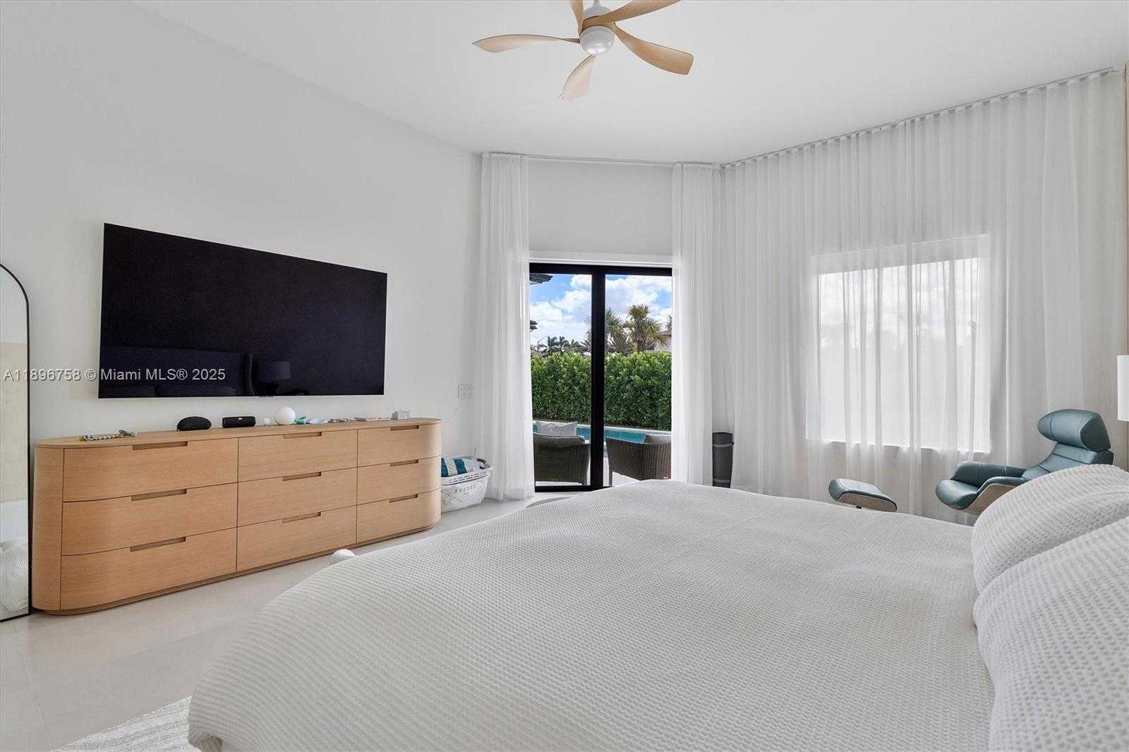 Small Image of 3502 NORTH ASHWOOD CIR N, Hollywood Number 36