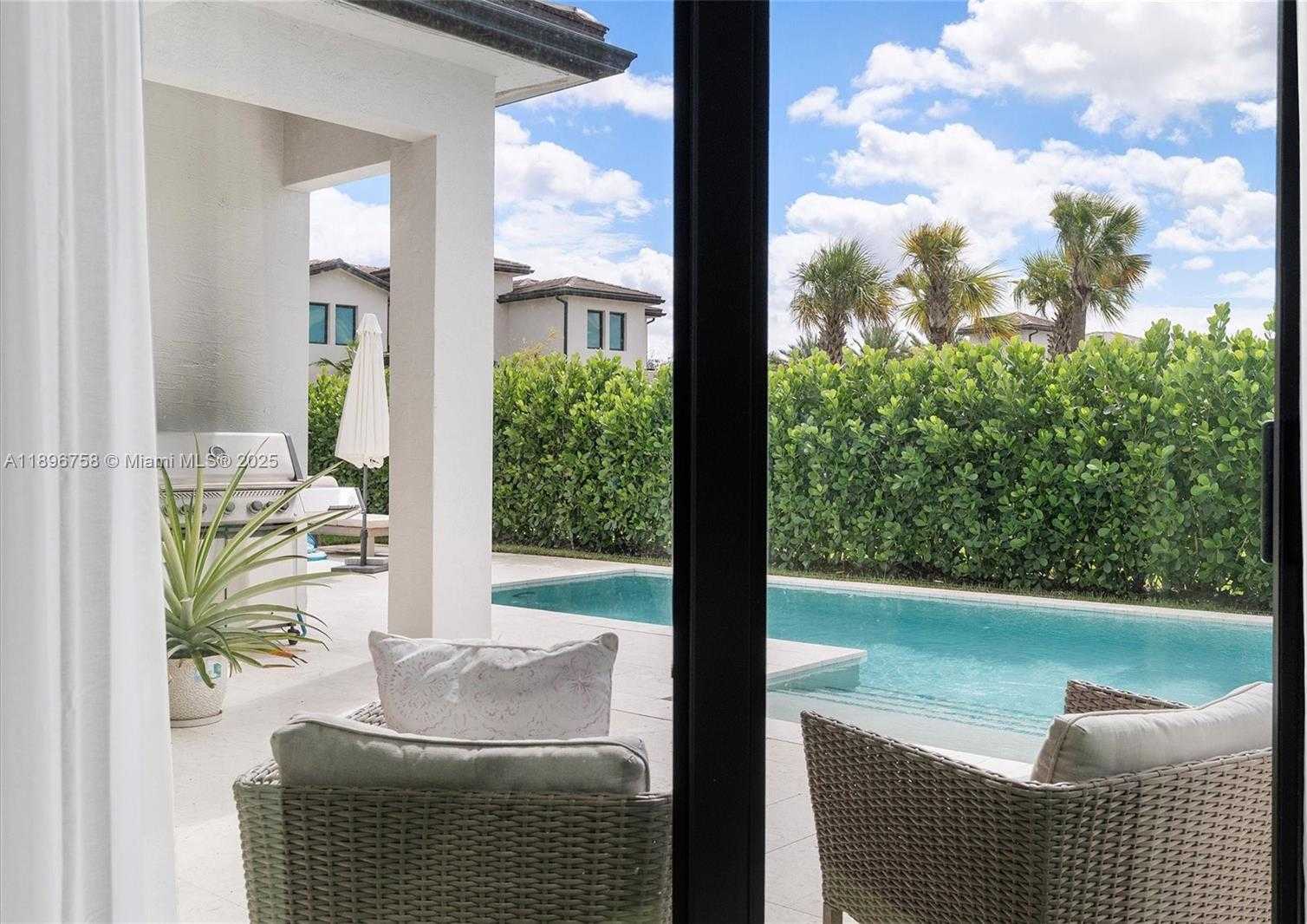 Small Image of 3502 NORTH ASHWOOD CIR N, Hollywood Number 37