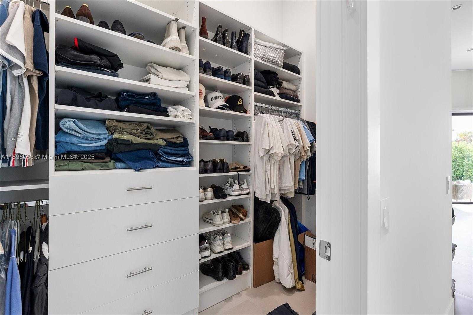 Small Image of 3502 NORTH ASHWOOD CIR N, Hollywood Number 39