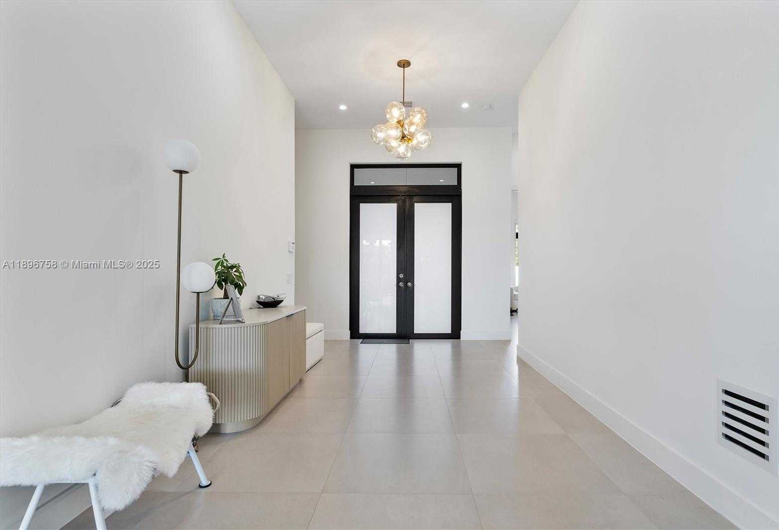 Small Image of 3502 NORTH ASHWOOD CIR N, Hollywood Number 4