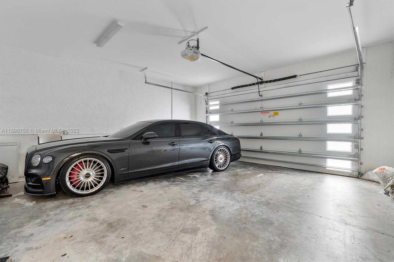 Small Image of 3502 NORTH ASHWOOD CIR N, Hollywood Number 47