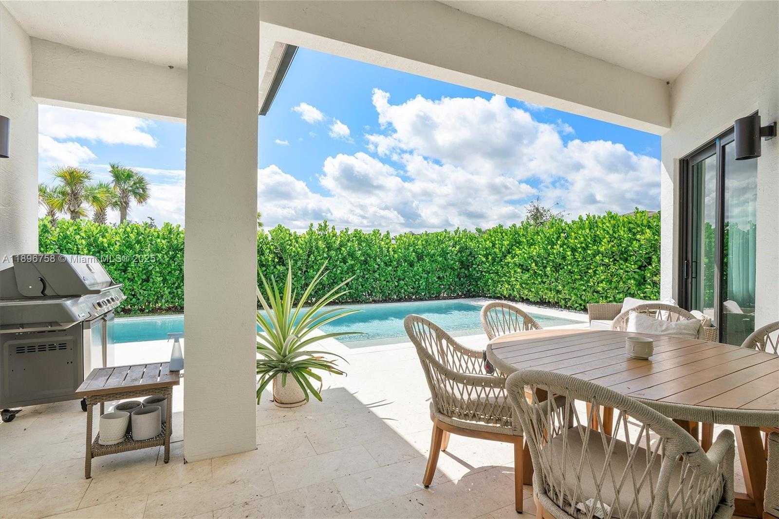 Small Image of 3502 NORTH ASHWOOD CIR N, Hollywood Number 48