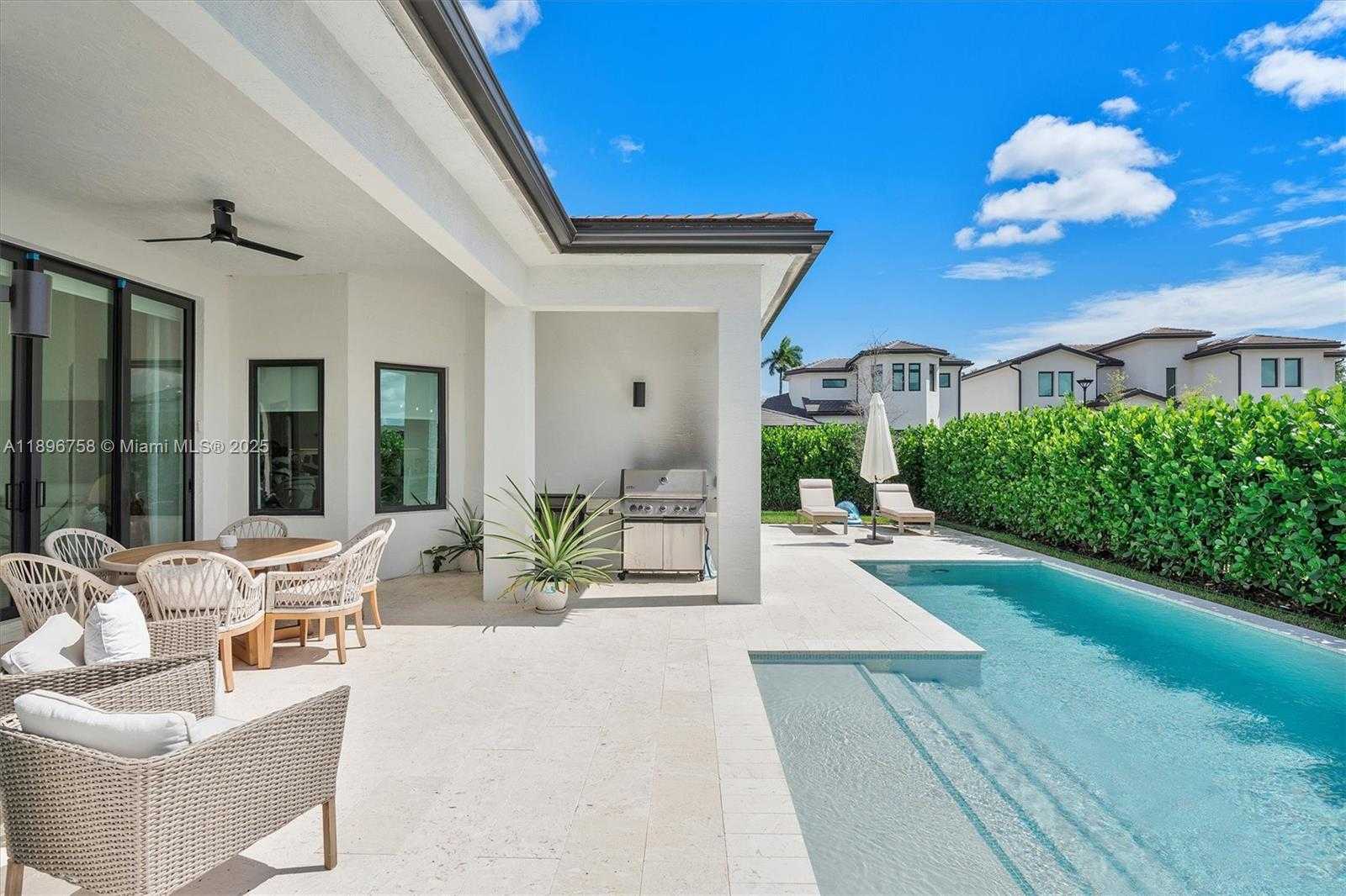 Small Image of 3502 NORTH ASHWOOD CIR N, Hollywood Number 50