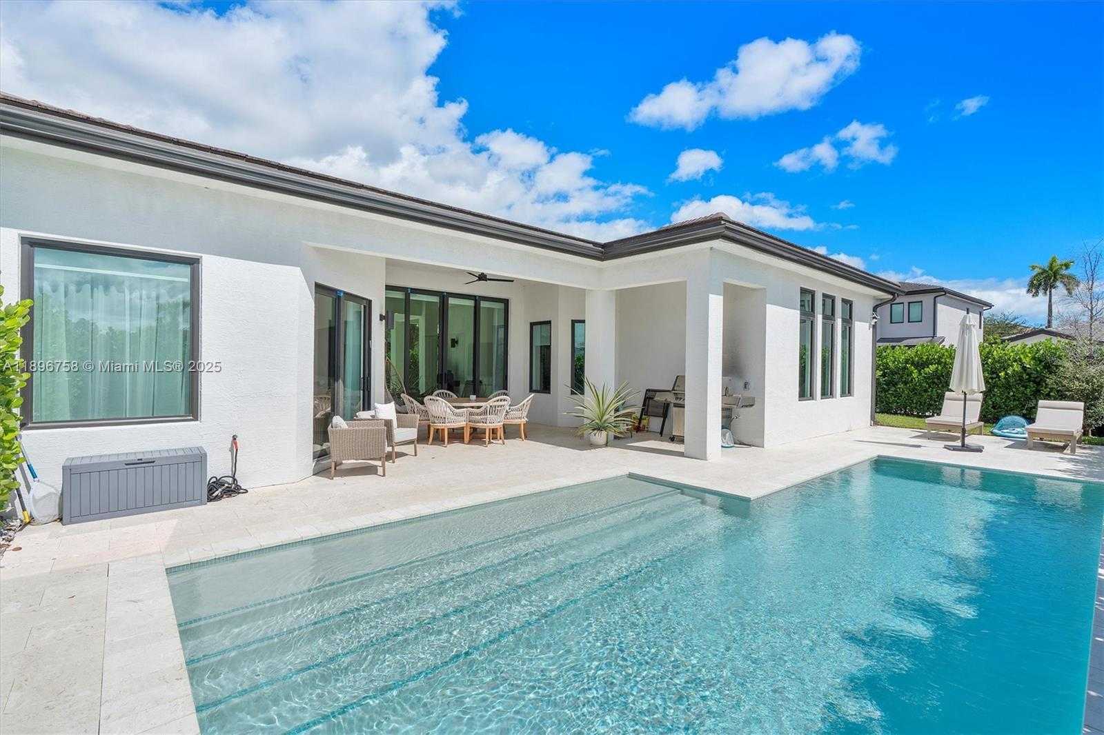 Small Image of 3502 NORTH ASHWOOD CIR N, Hollywood Number 51