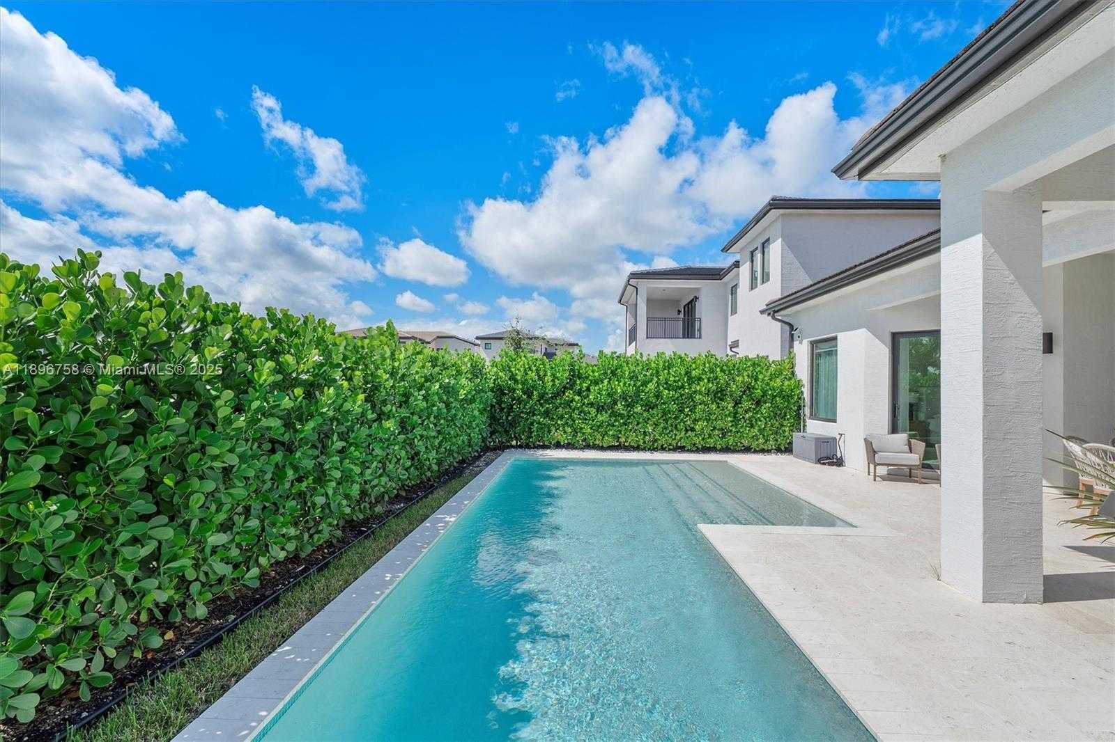 Small Image of 3502 NORTH ASHWOOD CIR N, Hollywood Number 52