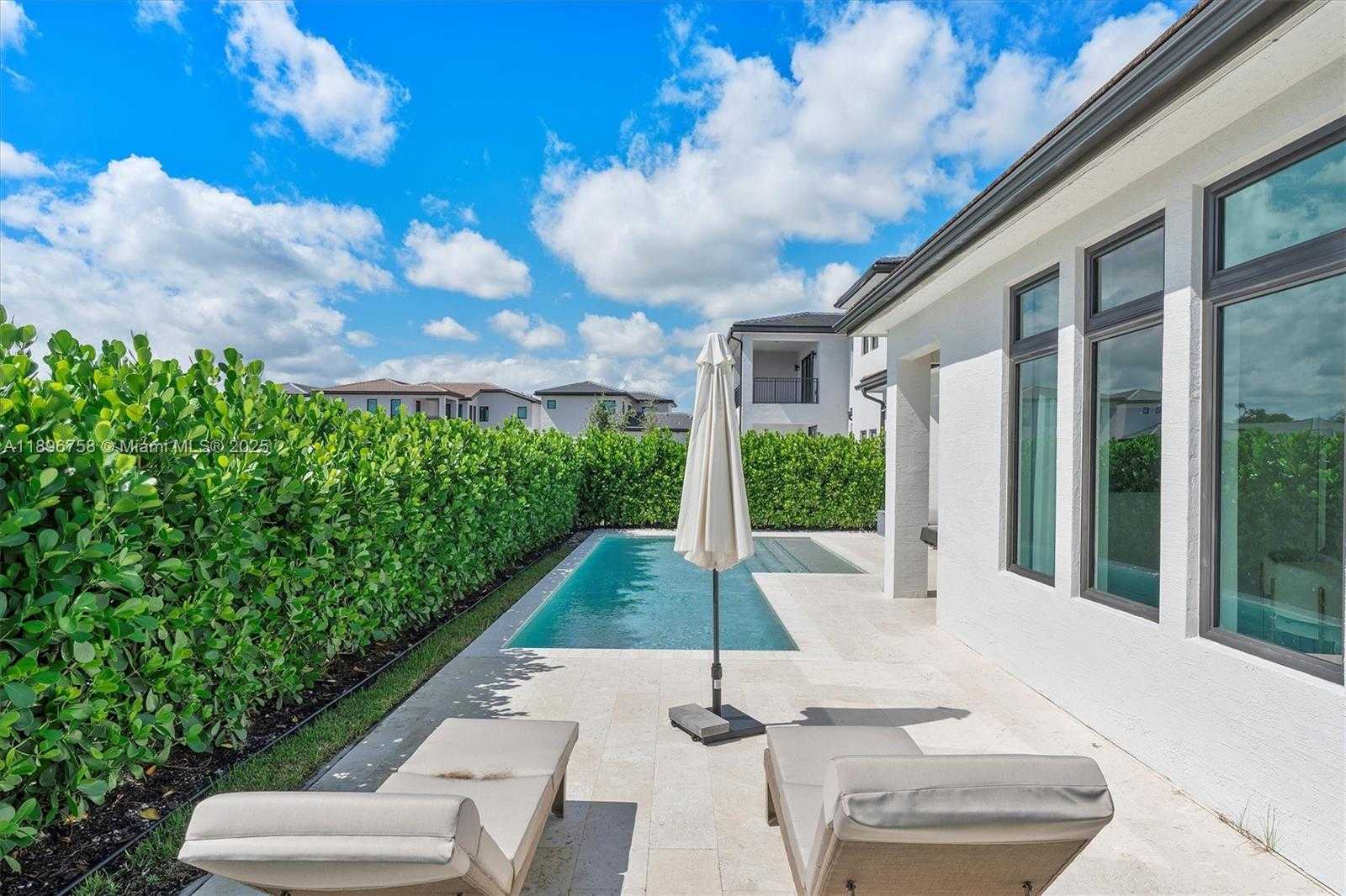 Small Image of 3502 NORTH ASHWOOD CIR N, Hollywood Number 53