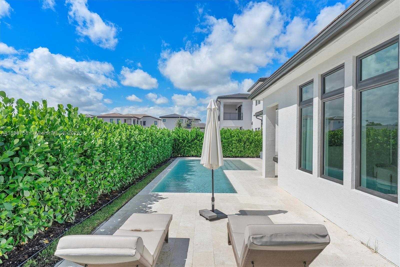 Small Image of 3502 NORTH ASHWOOD CIR N, Hollywood Number 54