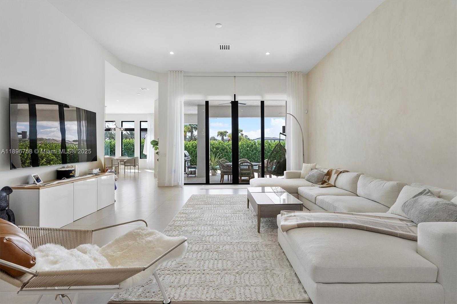 Small Image of 3502 NORTH ASHWOOD CIR N, Hollywood Number 6