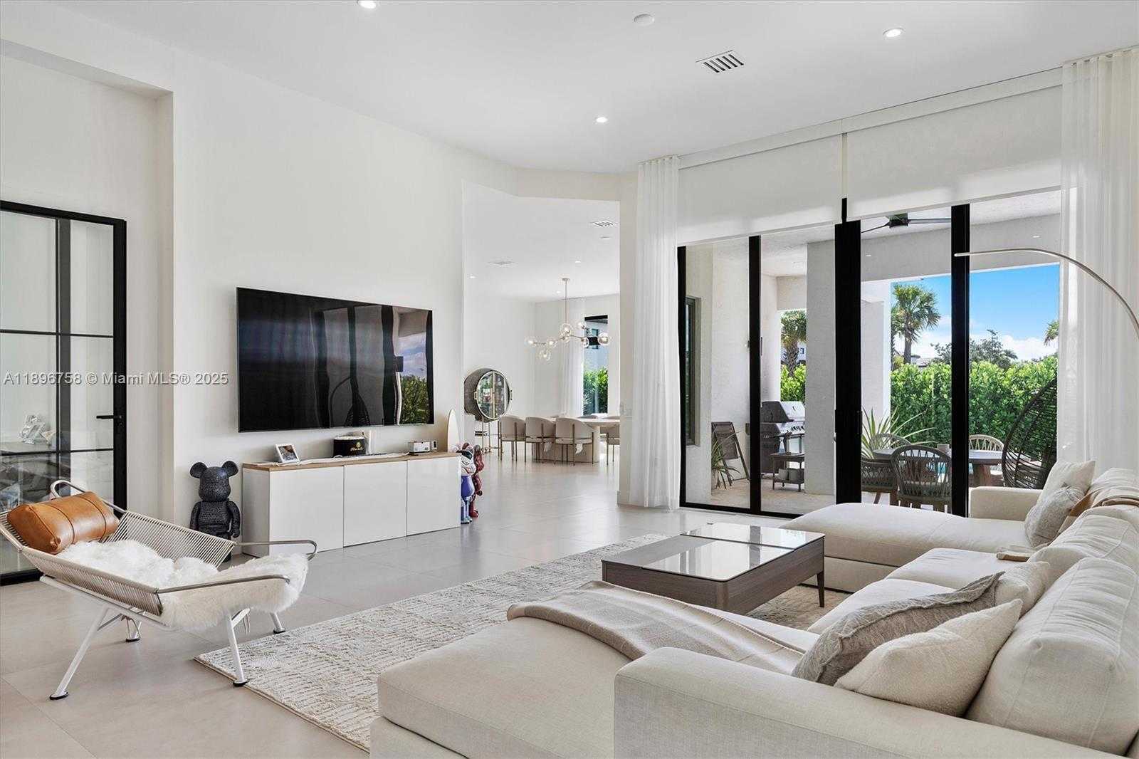 Small Image of 3502 NORTH ASHWOOD CIR N, Hollywood Number 8