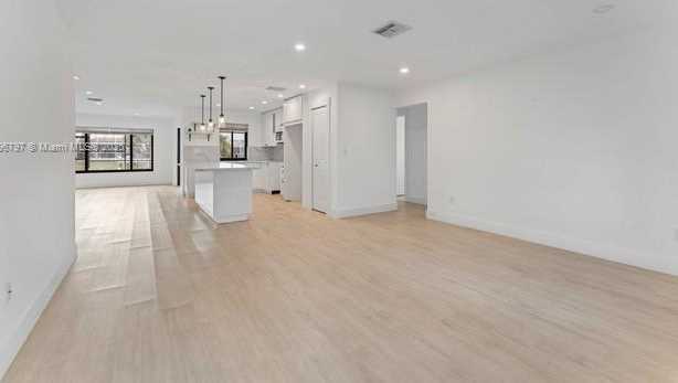 Small Image of 5024 SKYLINE BLVD, Cape Coral Number 17