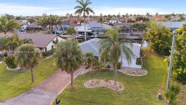 Small Image of 5024 SKYLINE BLVD, Cape Coral Number 4