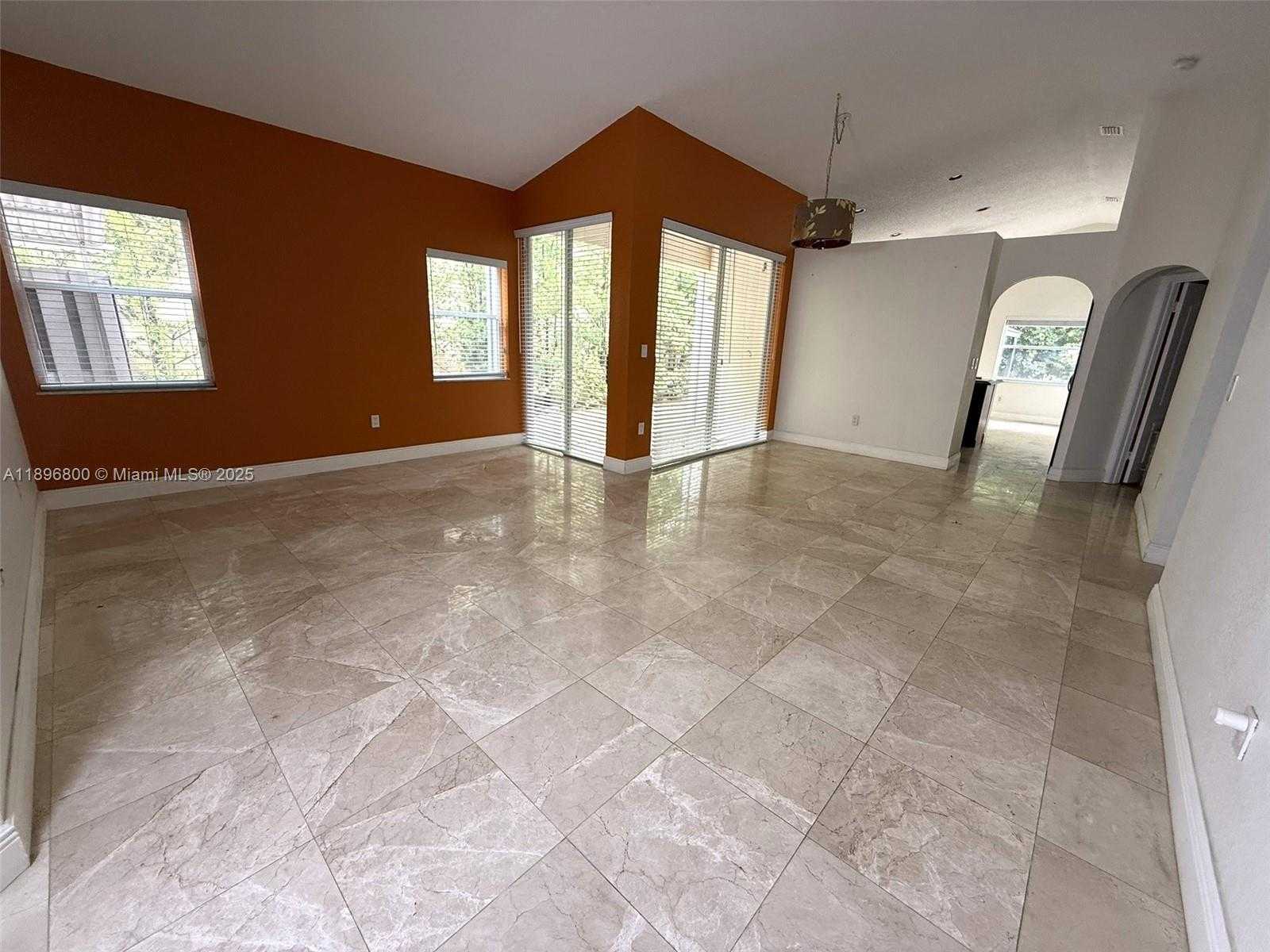 Small Image of 3119 NORTH WEST 99TH PL, Doral Number 13