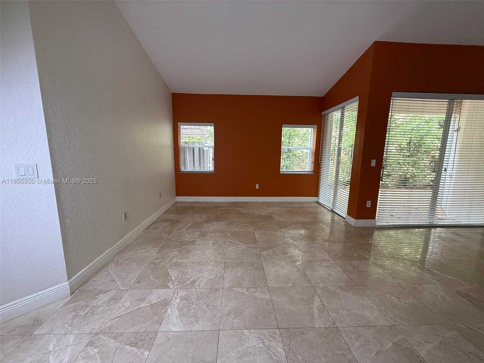 Small Image of 3119 NORTH WEST 99TH PL, Doral Number 14