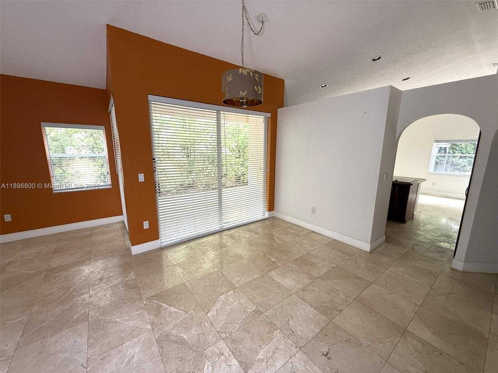 Small Image of 3119 NORTH WEST 99TH PL, Doral Number 15