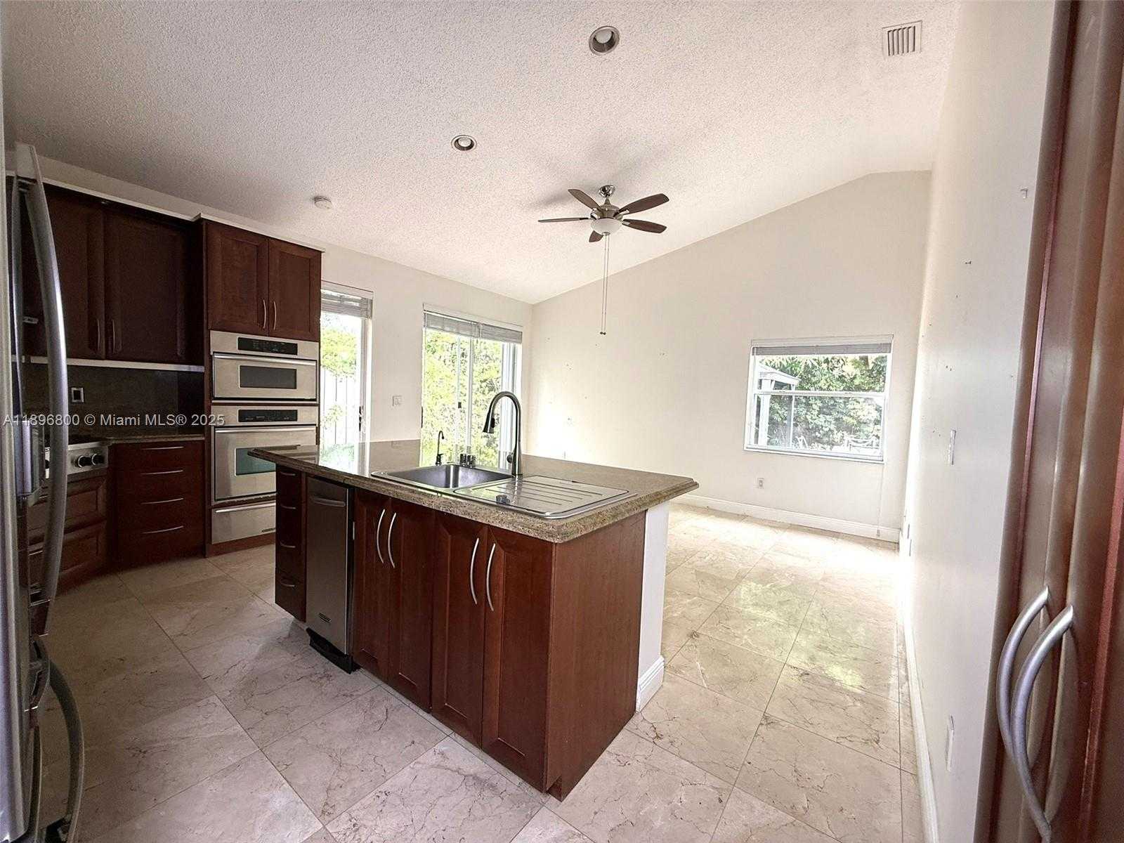 Small Image of 3119 NORTH WEST 99TH PL, Doral Number 19