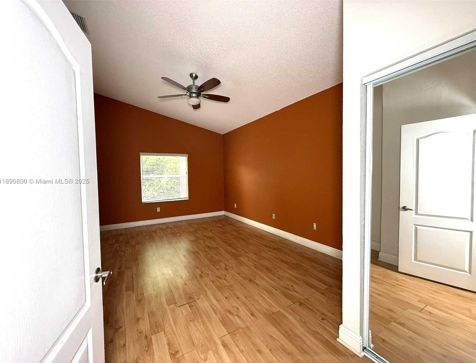 Small Image of 3119 NORTH WEST 99TH PL, Doral Number 25