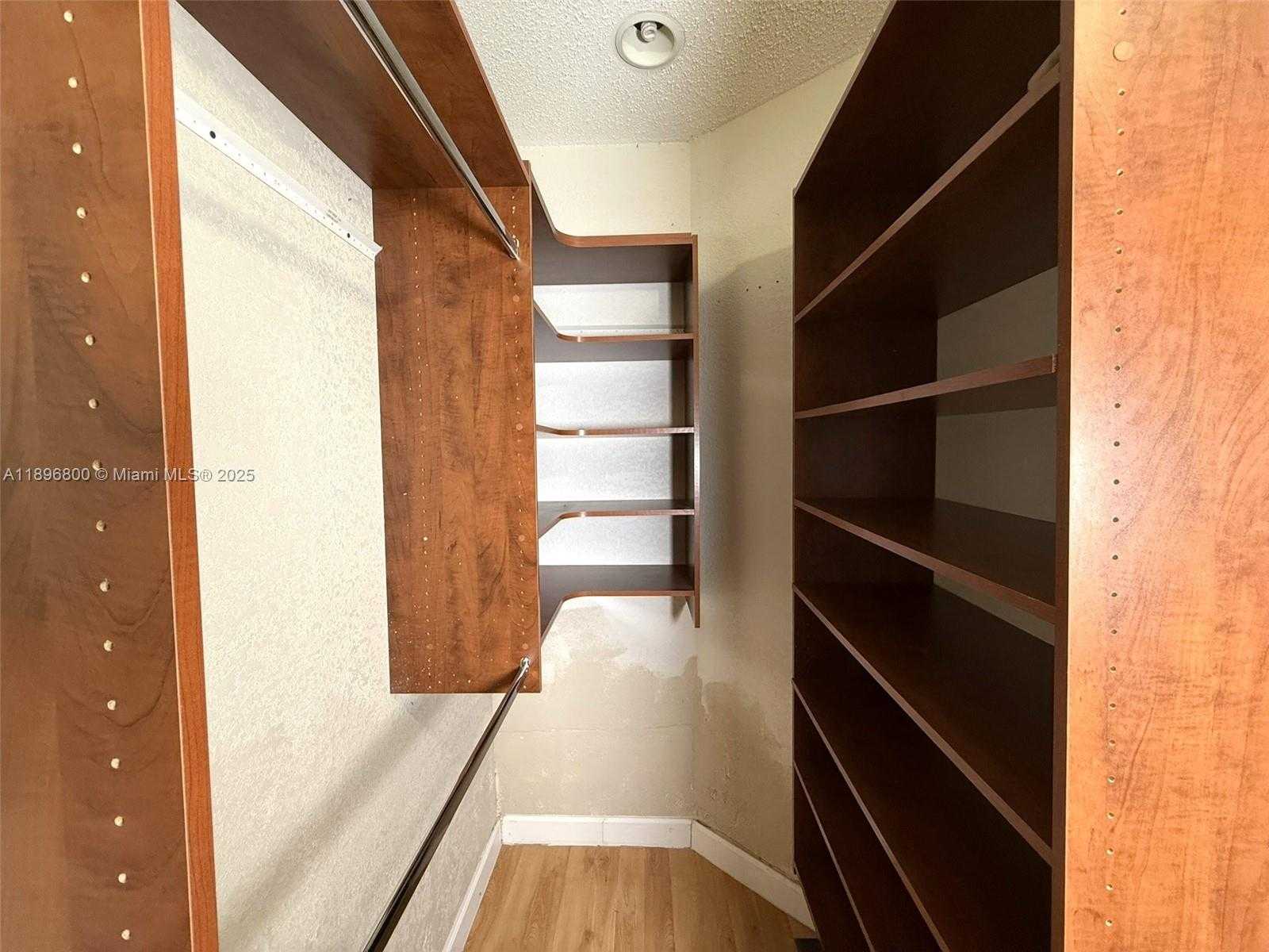 Small Image of 3119 NORTH WEST 99TH PL, Doral Number 29