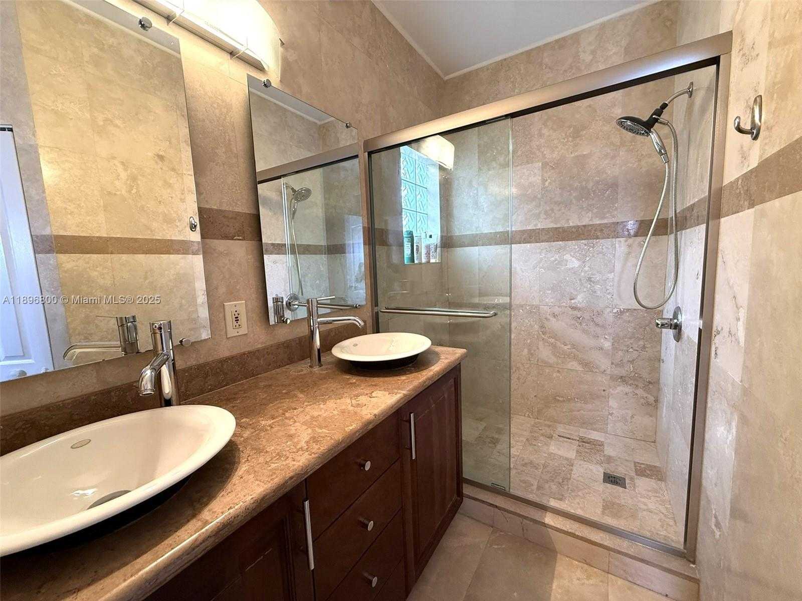 Small Image of 3119 NORTH WEST 99TH PL, Doral Number 31