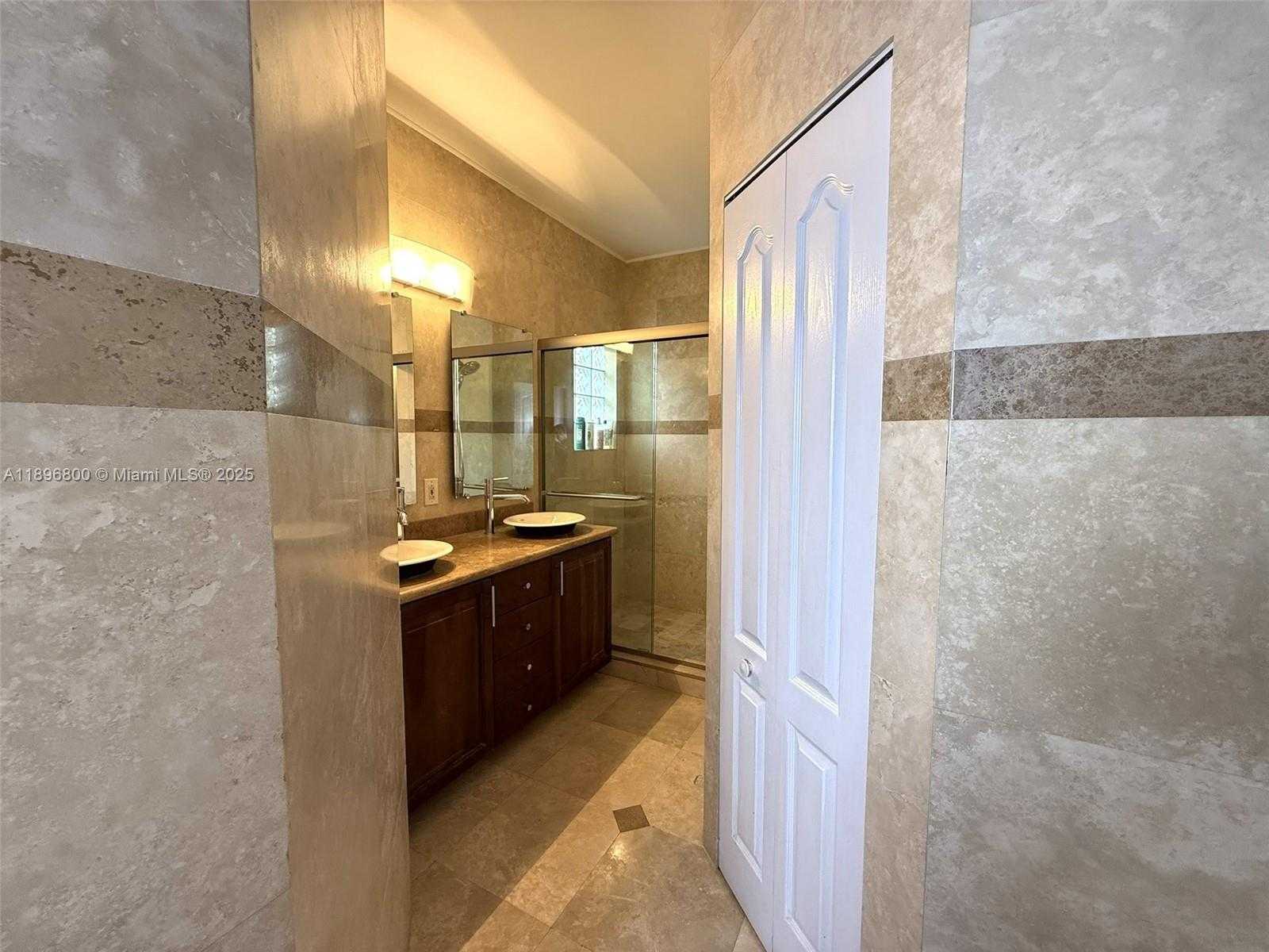 Small Image of 3119 NORTH WEST 99TH PL, Doral Number 32