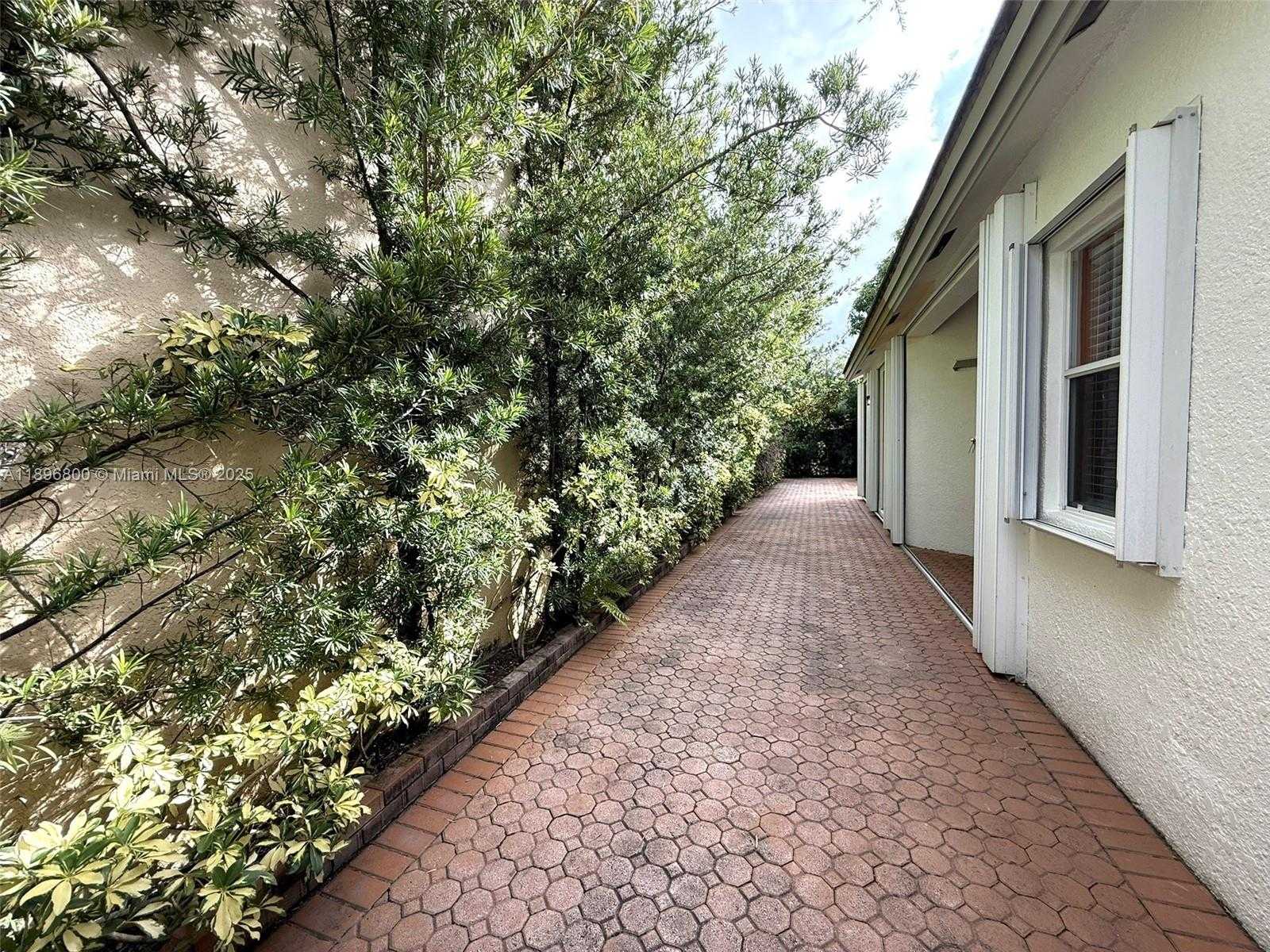 Small Image of 3119 NORTH WEST 99TH PL, Doral Number 33