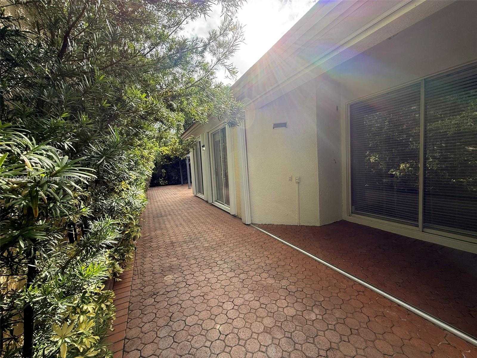 Small Image of 3119 NORTH WEST 99TH PL, Doral Number 34