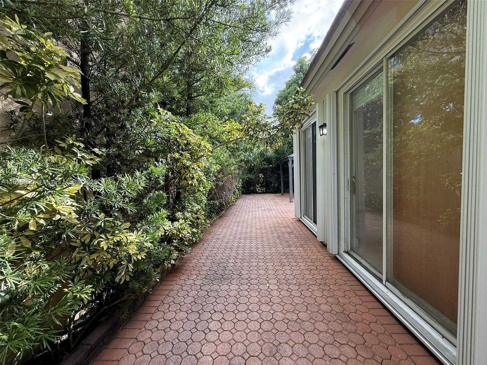 Small Image of 3119 NORTH WEST 99TH PL, Doral Number 35