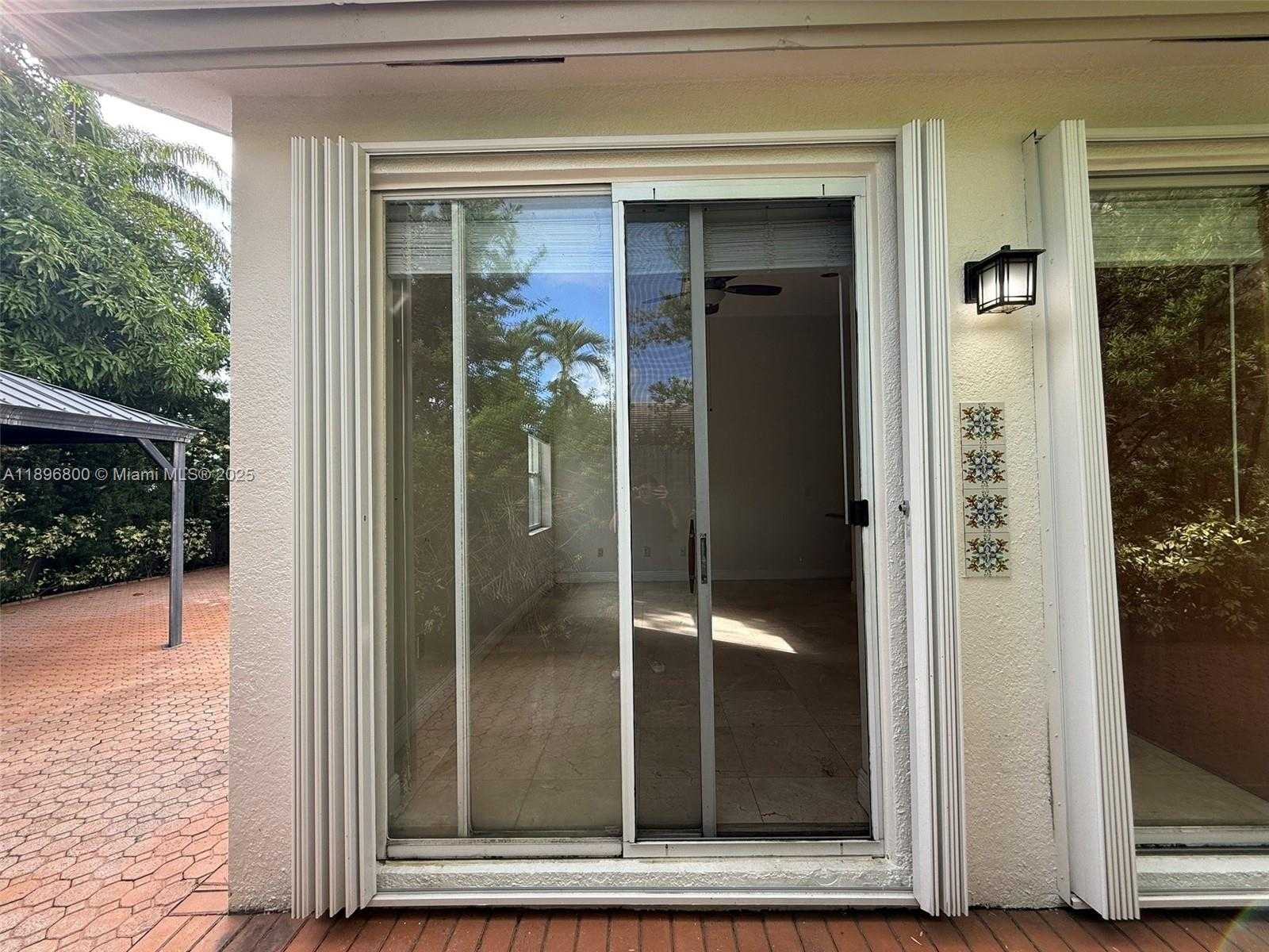 Small Image of 3119 NORTH WEST 99TH PL, Doral Number 36