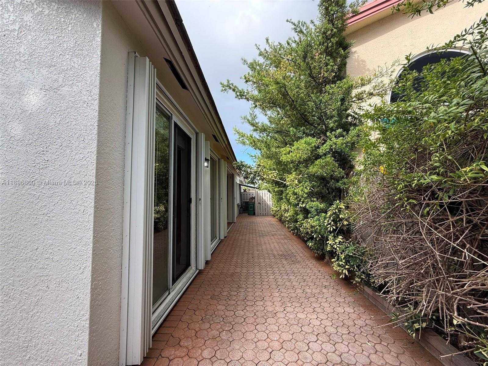 Small Image of 3119 NORTH WEST 99TH PL, Doral Number 39