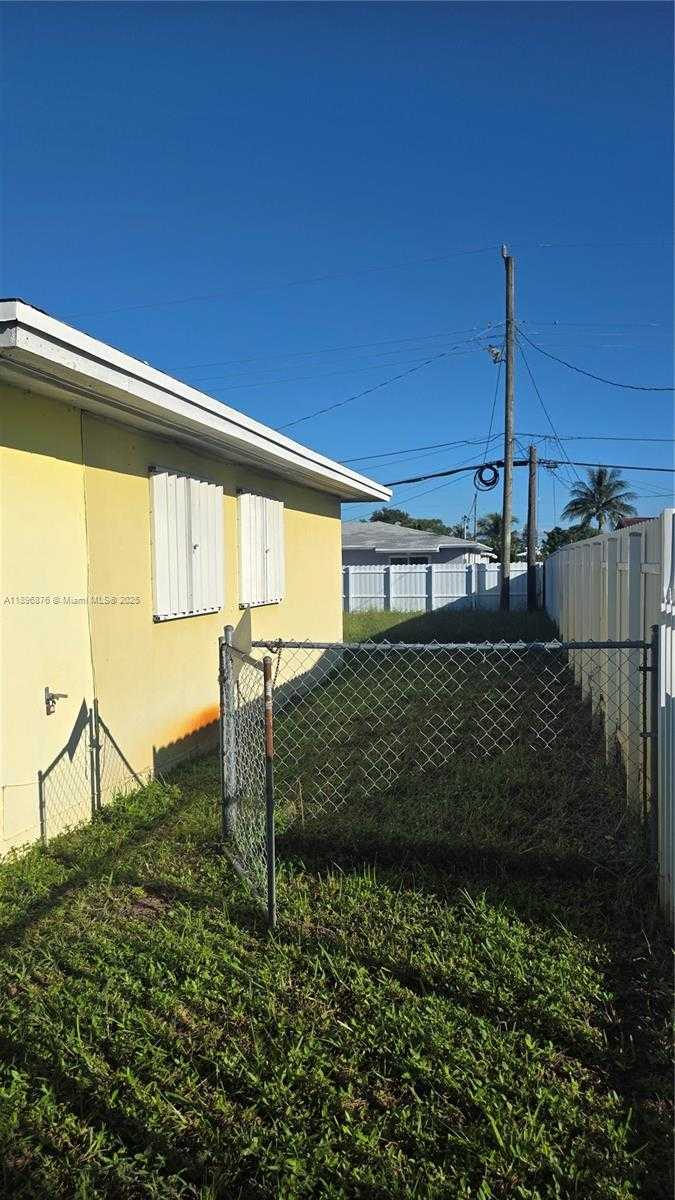 Small Image of 2915 NORTH WEST 183RD ST, Miami Gardens Number 8