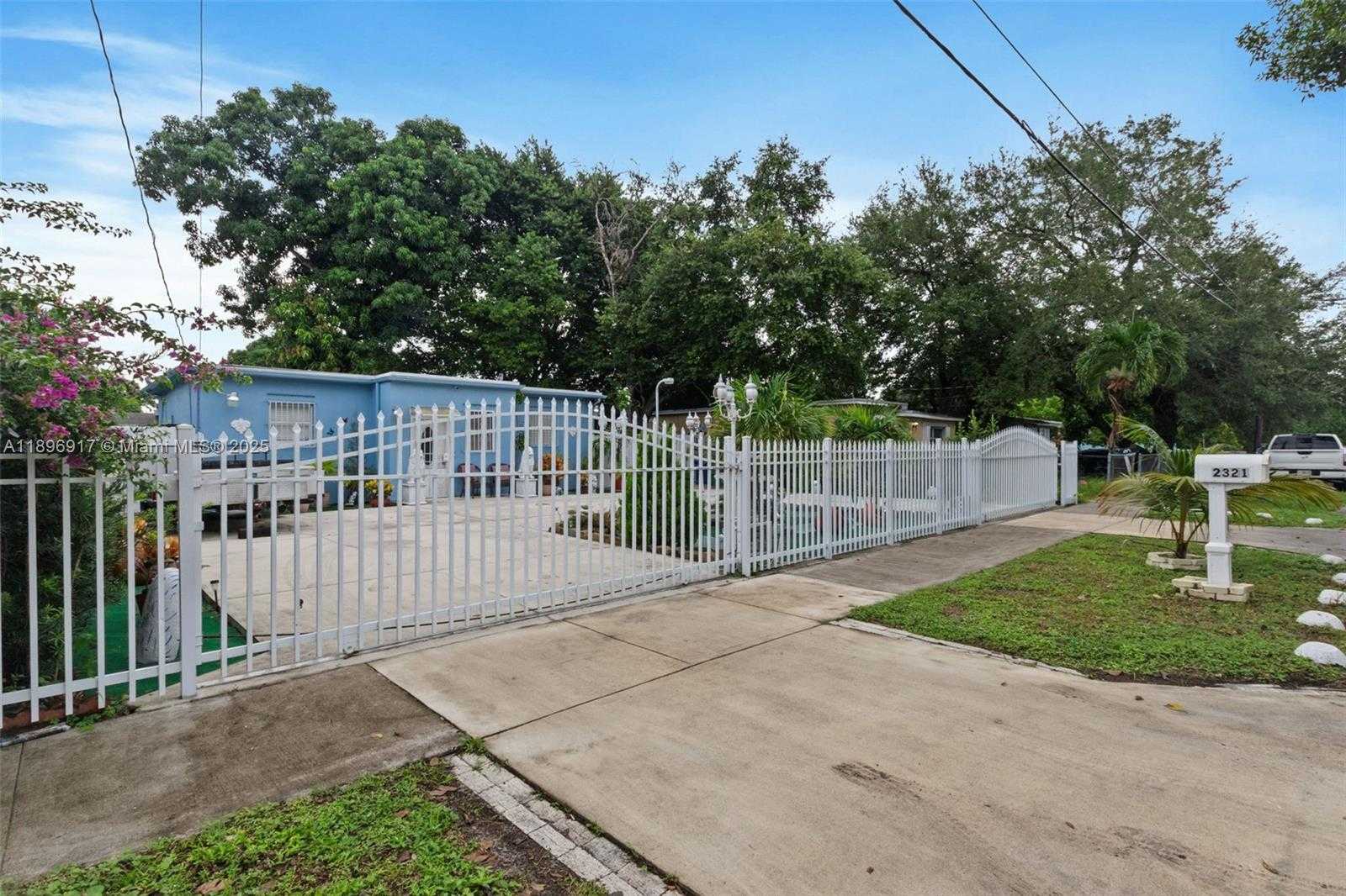 Small Image of Miami Gardens Number 3