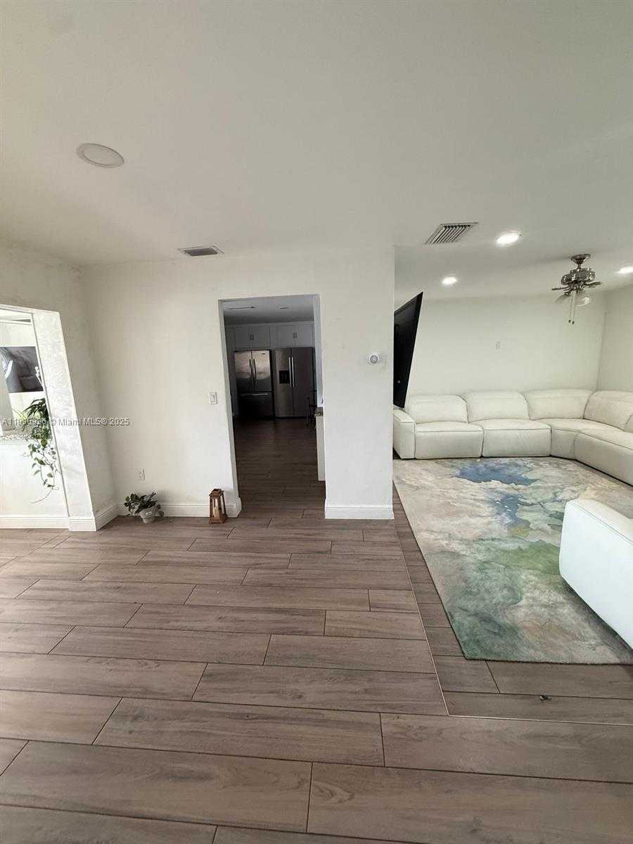 Small Image of 8600 NORTH WEST 27TH PL, Sunrise Number 11