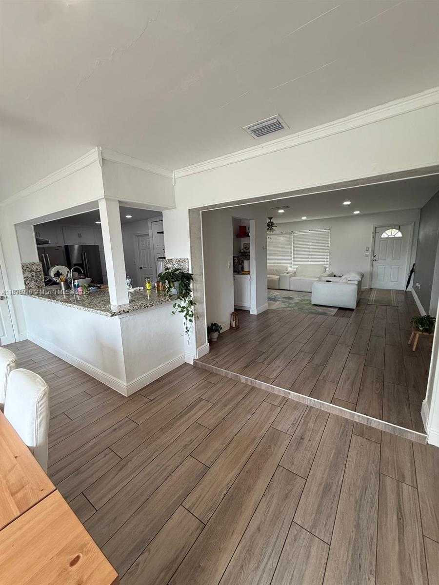 Small Image of 8600 NORTH WEST 27TH PL, Sunrise Number 12
