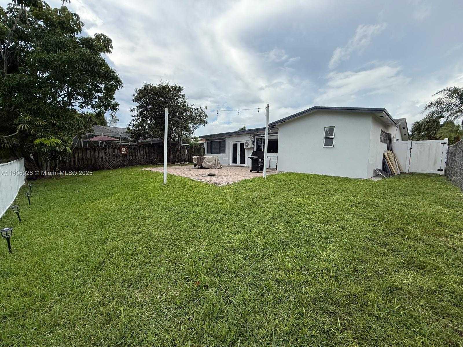 Small Image of 8600 NORTH WEST 27TH PL, Sunrise Number 2