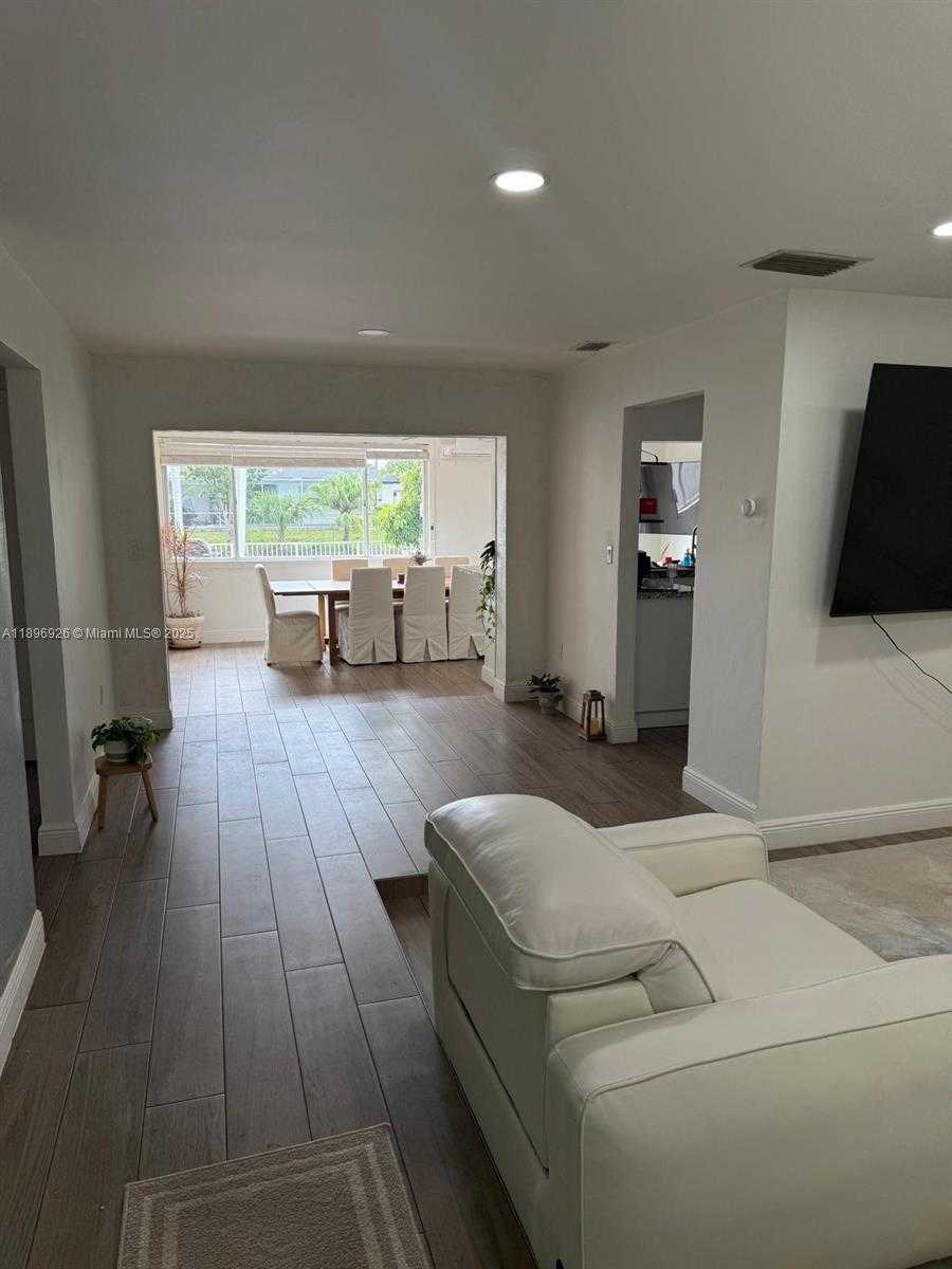 Small Image of 8600 NORTH WEST 27TH PL, Sunrise Number 4