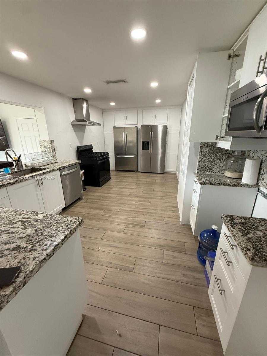 Small Image of 8600 NORTH WEST 27TH PL, Sunrise Number 9