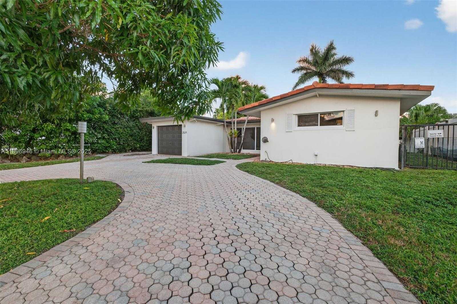 Small Image of 2524 MARATHON LN, Fort Lauderdale Number 11