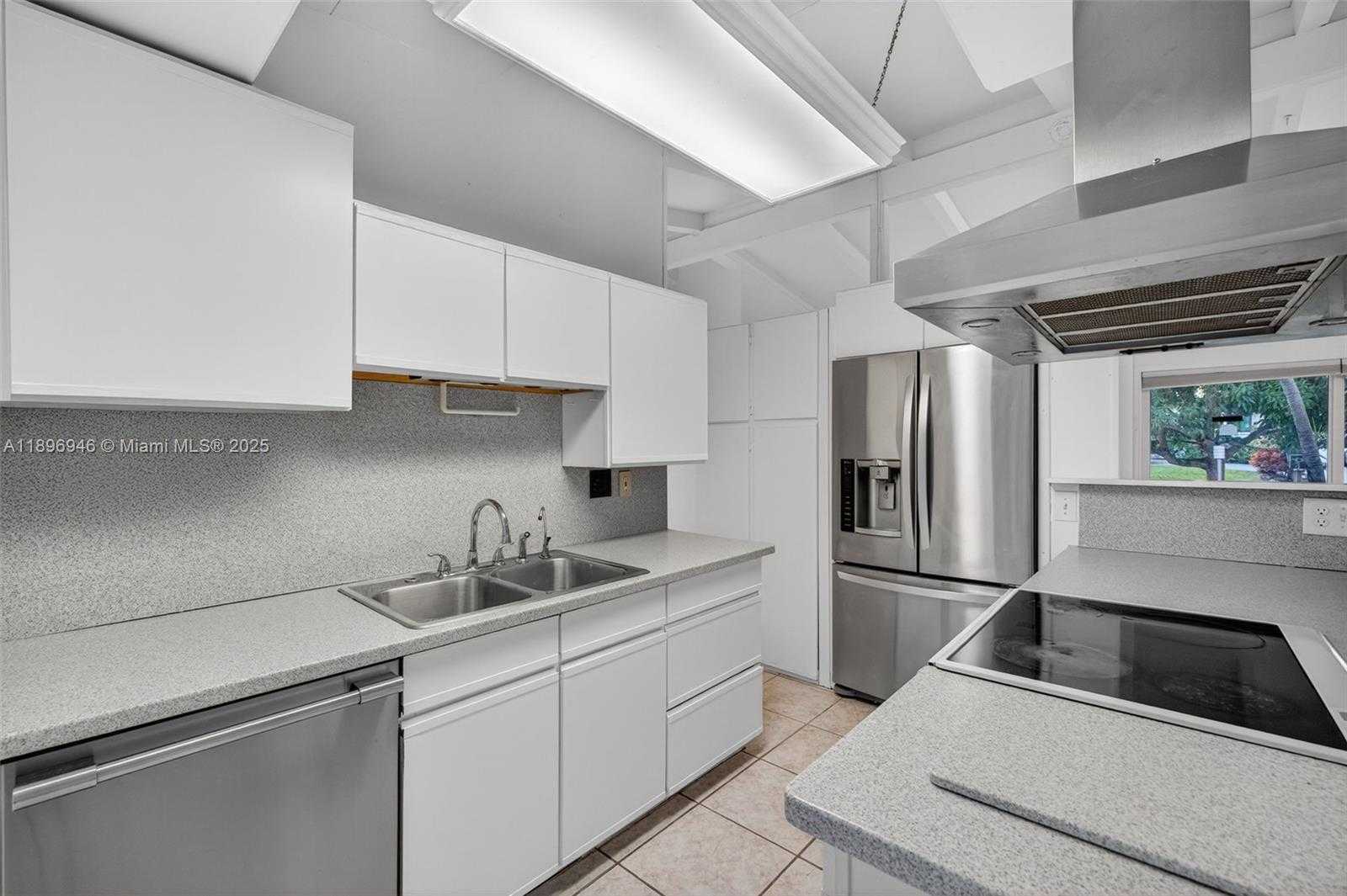 Small Image of 2524 MARATHON LN, Fort Lauderdale Number 18