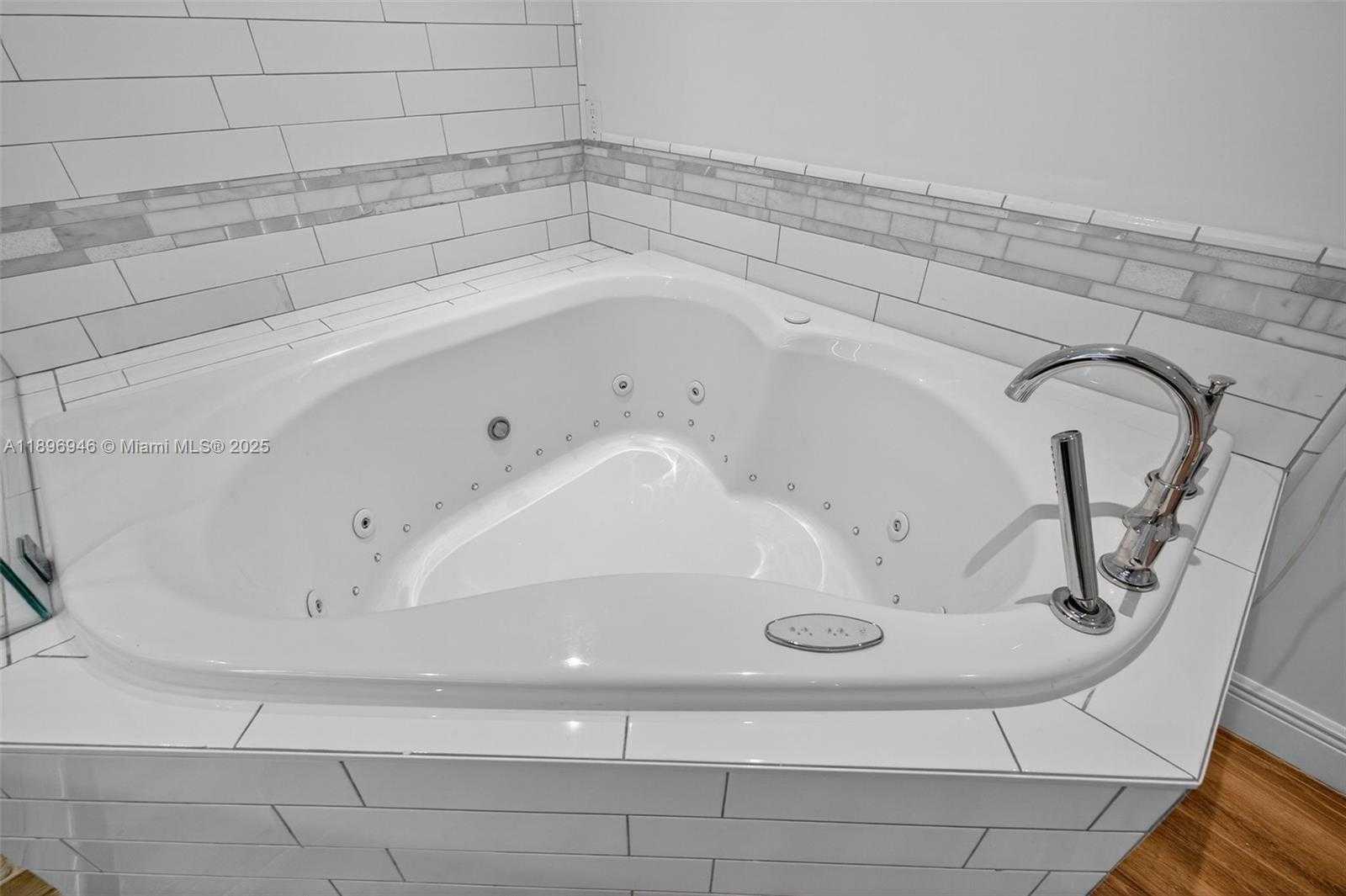 Small Image of 2524 MARATHON LN, Fort Lauderdale Number 29