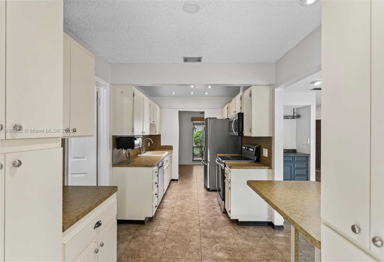Small Image of 10410 SOUTH WEST 50TH PL, Cooper City Number 15