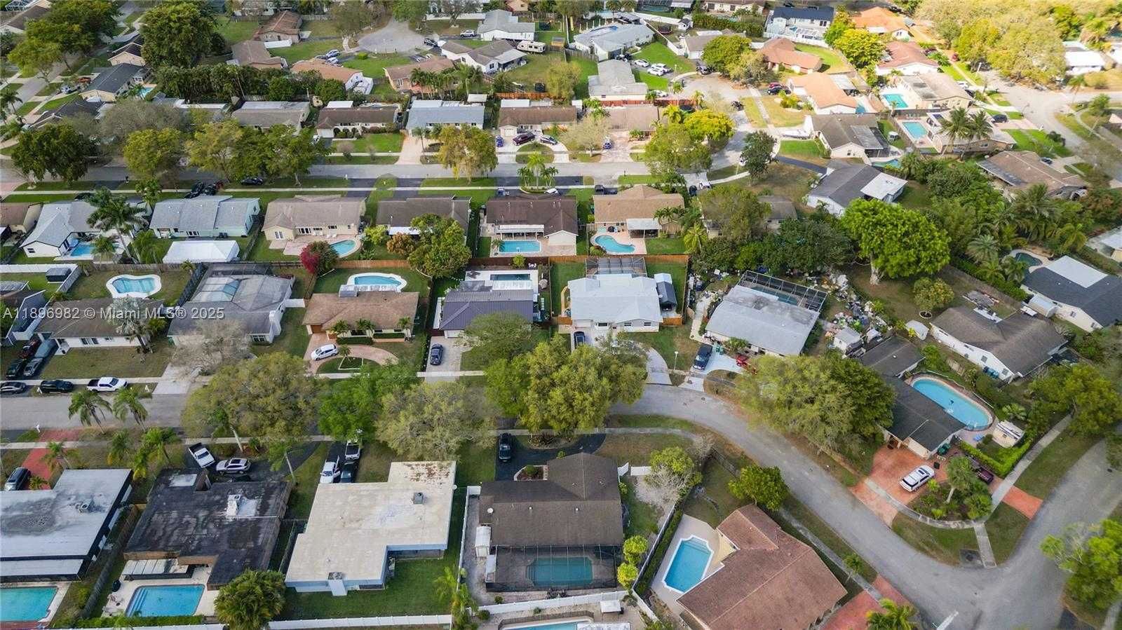 Small Image of 10410 SOUTH WEST 50TH PL, Cooper City Number 65