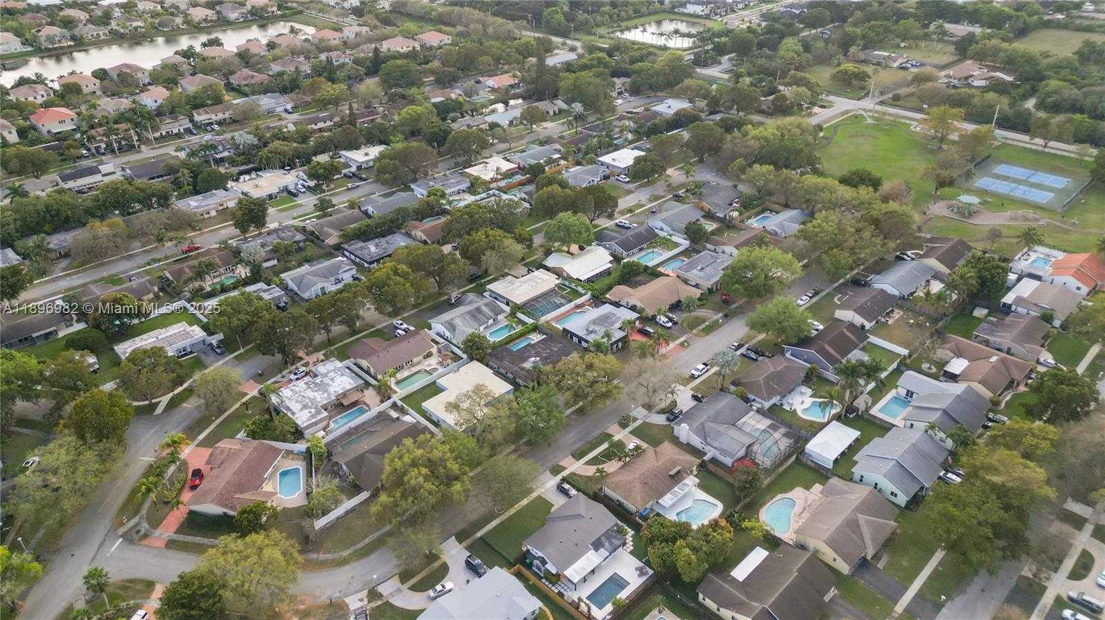 Small Image of 10410 SOUTH WEST 50TH PL, Cooper City Number 68