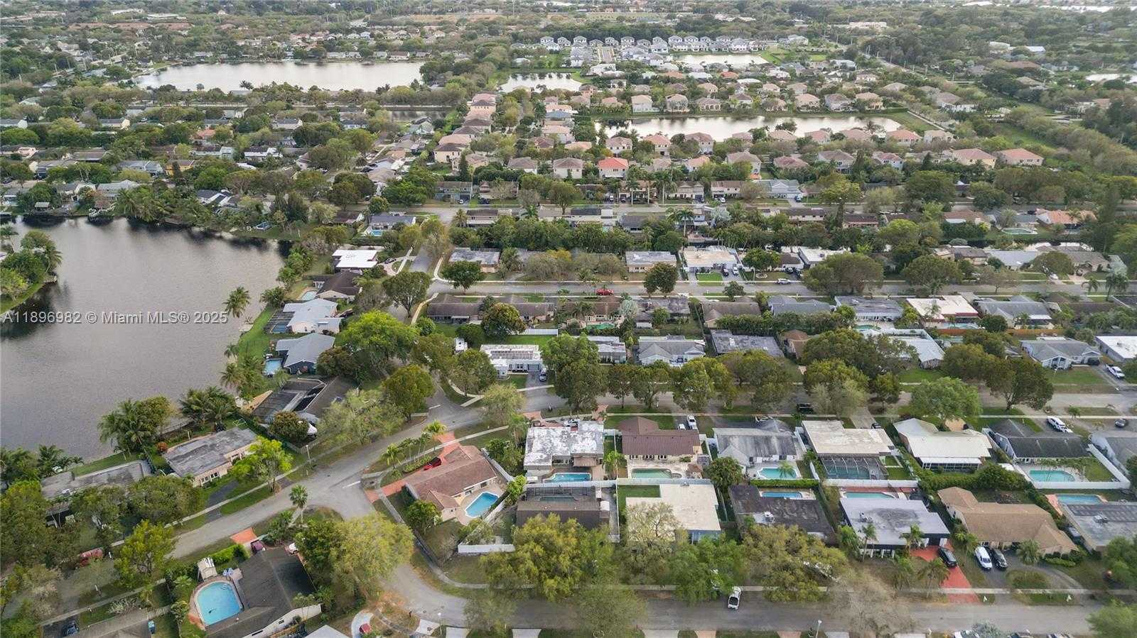Small Image of 10410 SOUTH WEST 50TH PL, Cooper City Number 69