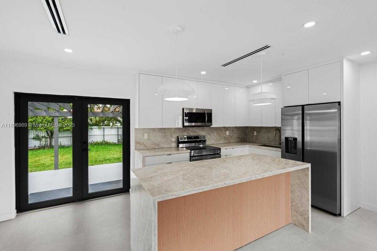 Small Image of 841 SOUTH EAST 11TH PL, Hialeah Number 11