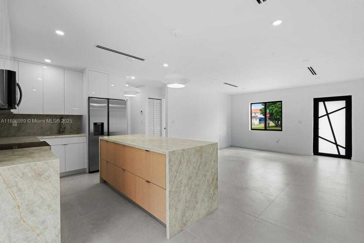 Small Image of 841 SOUTH EAST 11TH PL, Hialeah Number 12