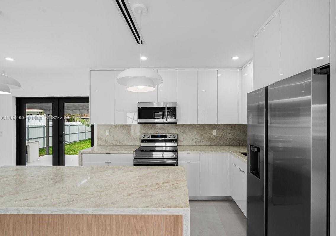 Small Image of 841 SOUTH EAST 11TH PL, Hialeah Number 13